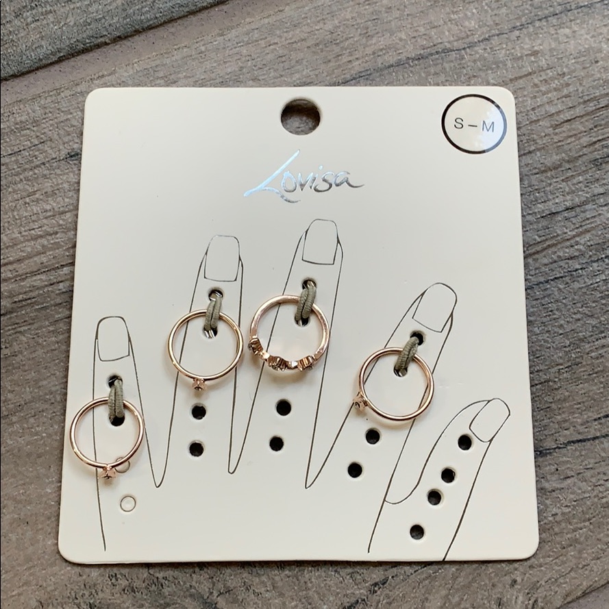 Lovisa 4 Piece Ring Set 10$